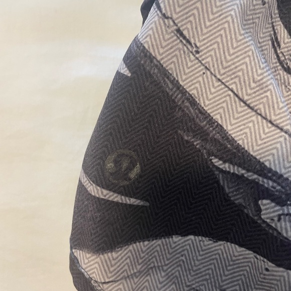 Lululemon Speed Up Short 2.5 - Picture 3 of 3